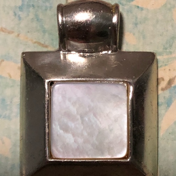 Sterling silver and mother of pearl pendant - Picture 5 of 8